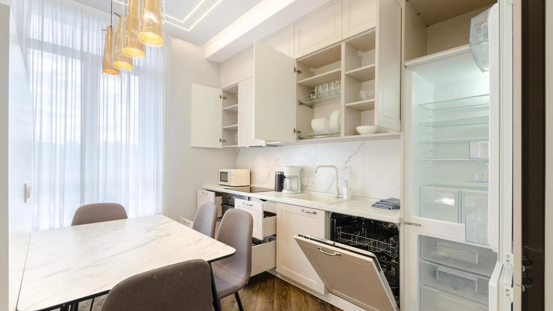 Petrovdom Apartments 6-63 In Rc Zhemchuzhyna 38, Zhylianska 68 Kijev 0*,  Ukrajna