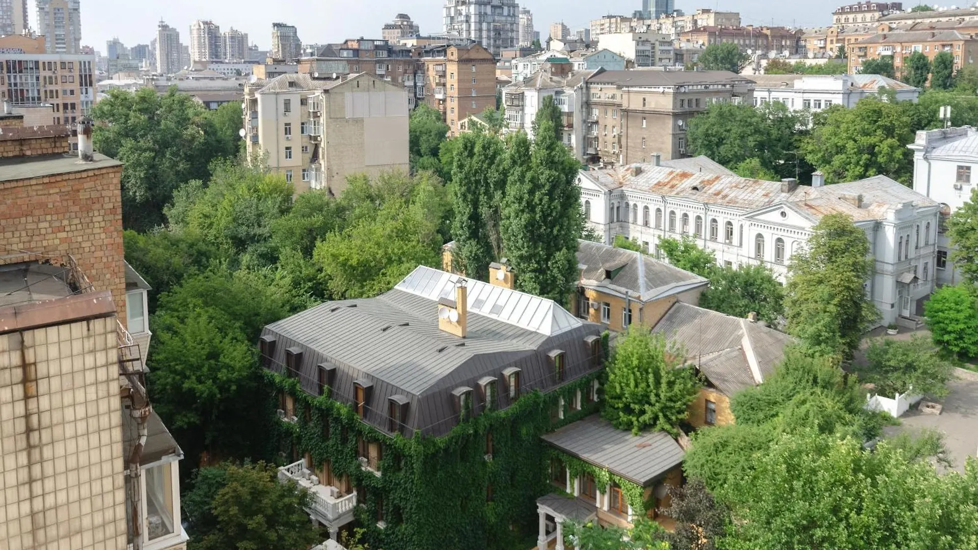 Petrovdom Apartments 6-63 In Rc Zhemchuzhyna 38, Zhylianska 68 Kijev